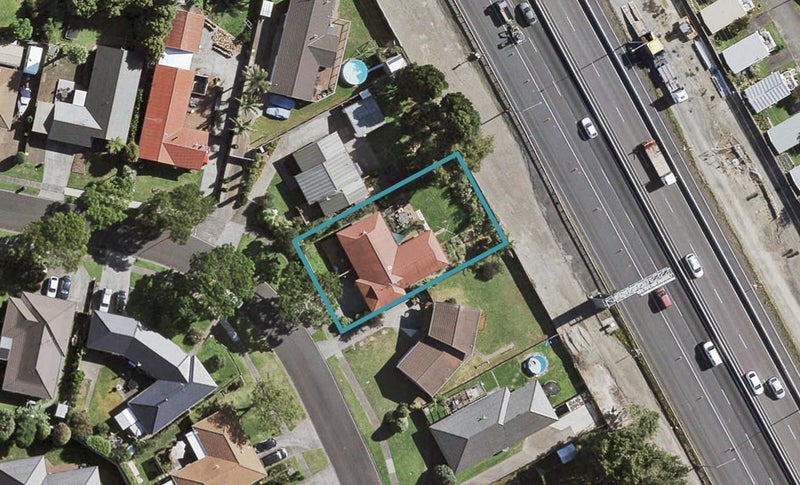 12 Gardone Terrace, Conifer Grove, Takanini - Carousel 1