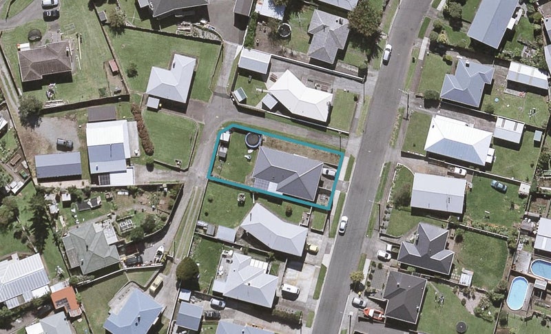 15 Rospeath Crescent, Spotswood, New Plymouth - Carousel 1