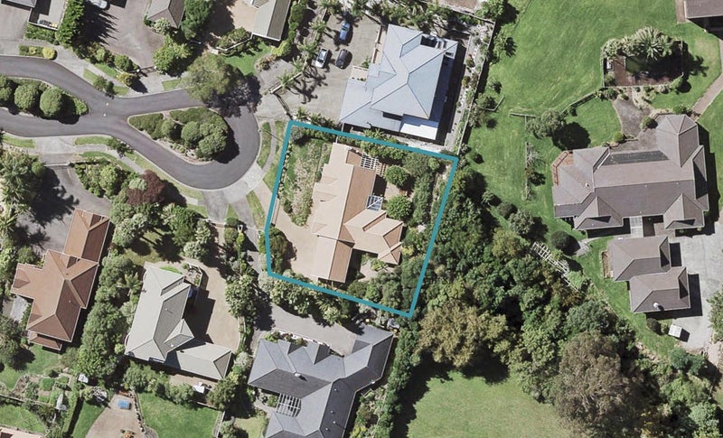 9 St Elmo Rise, Shamrock Park, Auckland - Carousel 1