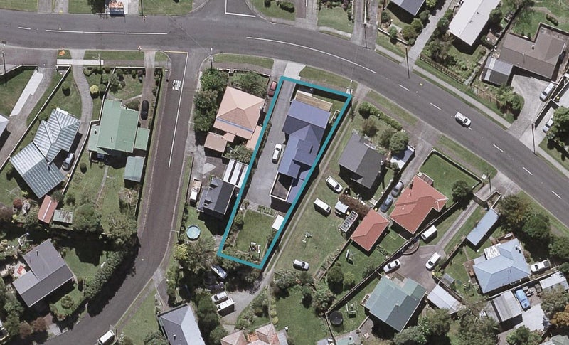 43 Omata Road, Marfell, New Plymouth - Carousel 1