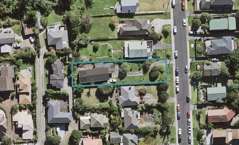 16 Aorangi Place, Birkenhead, Auckland - Carousel 1