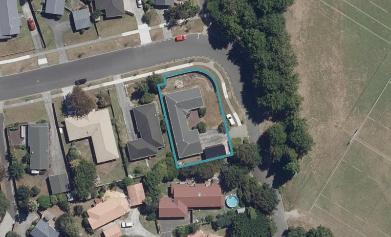 18 Commodore Avenue, Flagstaff, Hamilton - Carousel 1