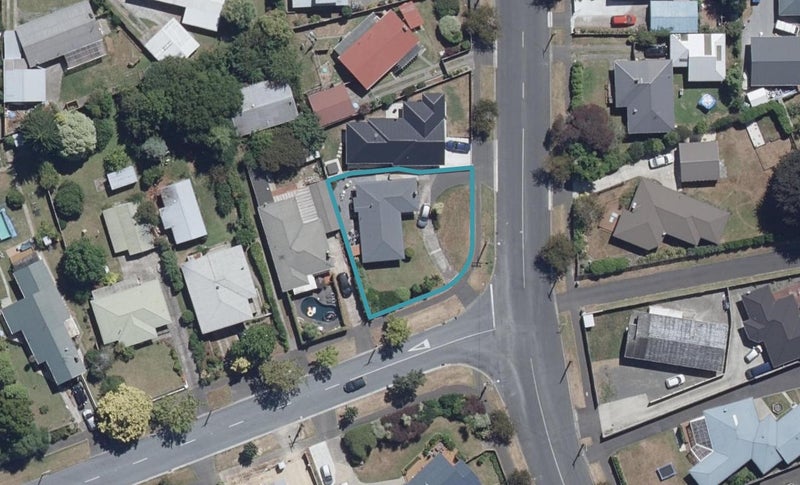111 Mansel Avenue, Hillcrest, Hamilton - Carousel 1