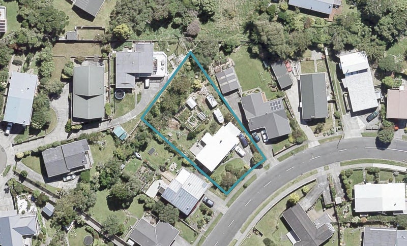 10 Acacia Avenue, Maungaraki, Lower Hutt - Carousel 1