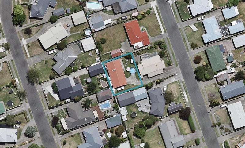 16A Exeter Crescent, Pirimai, Napier - Carousel 1