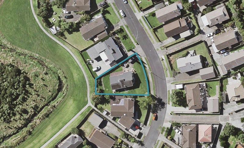 62 De Quincey Terrace, Highland Park, Auckland - Carousel 1