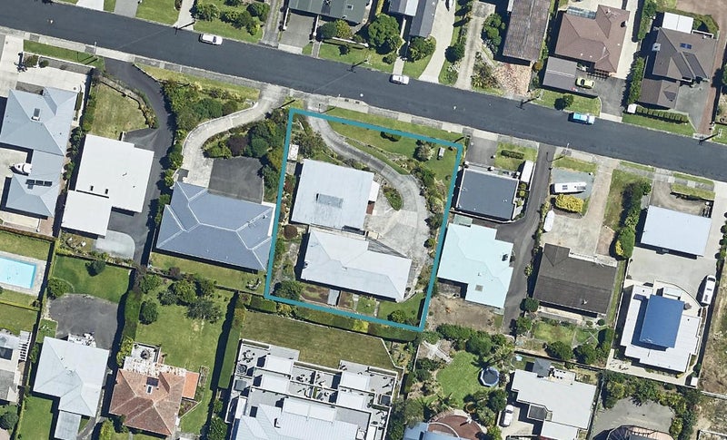 17 Seaview Road, Otumoetai, Tauranga - Carousel 1