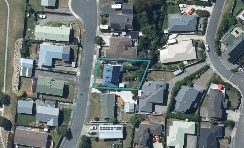 8 Trispen Place, Camborne, Porirua - Carousel 1