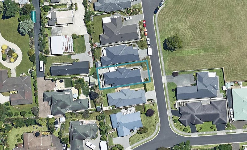 7 Allington Place, Bethlehem, Tauranga - Carousel 1
