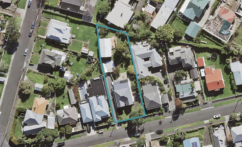 2/11 Vincent Road, Northcote Point, Auckland - Carousel 1