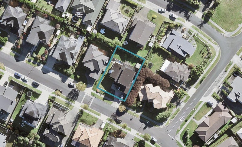 15 Harrowglen Drive, Northcross, Auckland - Carousel 1
