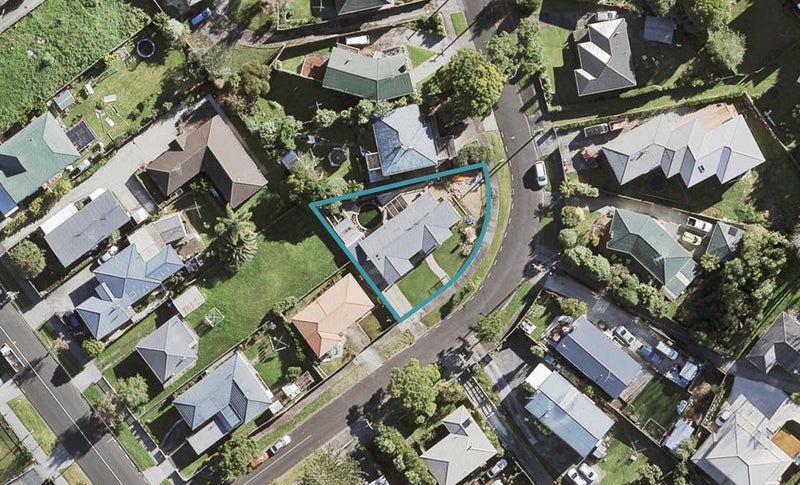 6/4 Peter Mulgrew Street, New Windsor, Auckland - Carousel 1