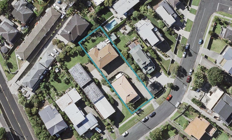 1/8 Rangitoto Terrace, Milford, Auckland - Carousel 1