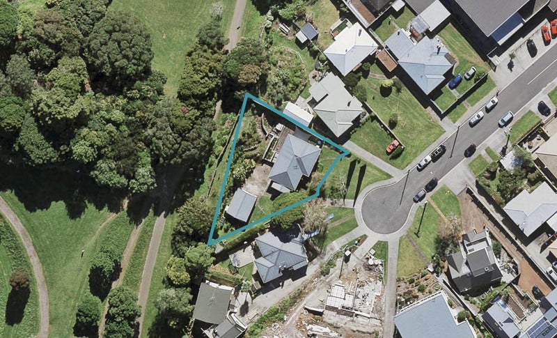 7 Roskill Way, Three Kings, Auckland - Carousel 1