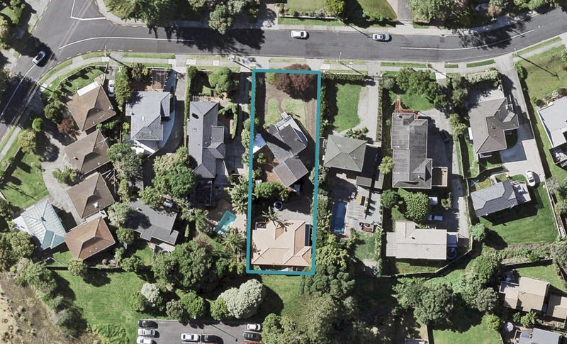 2/7 Glenfern Road, Howick, Auckland - Carousel 1