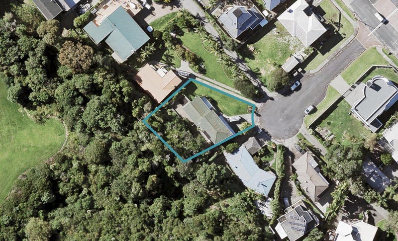 9 Luke Place, Eastern Beach, Auckland - Carousel 1