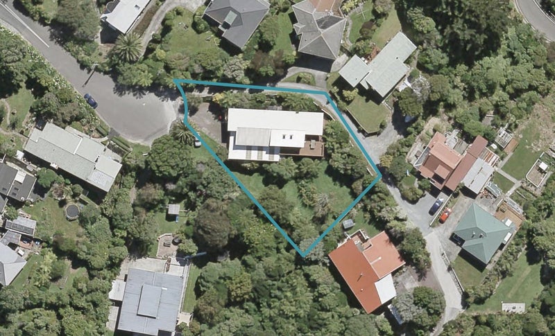 8 Catherine Grove, Tirohanga, Lower Hutt - Carousel 1