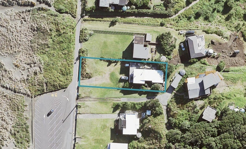 37 Marine Parade South, Piha - Carousel 1