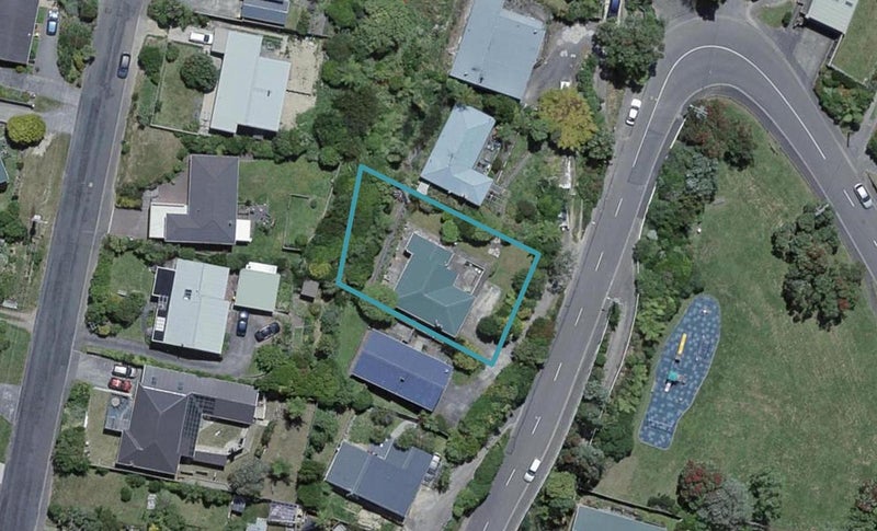 13 Salford Street, Newlands, Wellington - Carousel 1