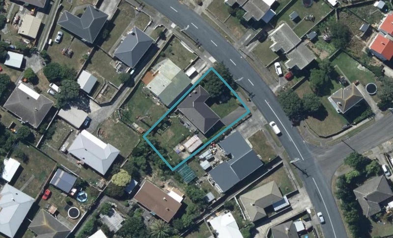 121 Dimock Street, Titahi Bay, Porirua - Carousel 1