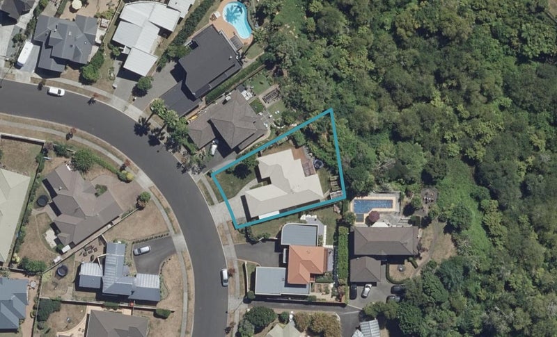 73 Keswick Crescent, Huntington, Hamilton - Carousel 1