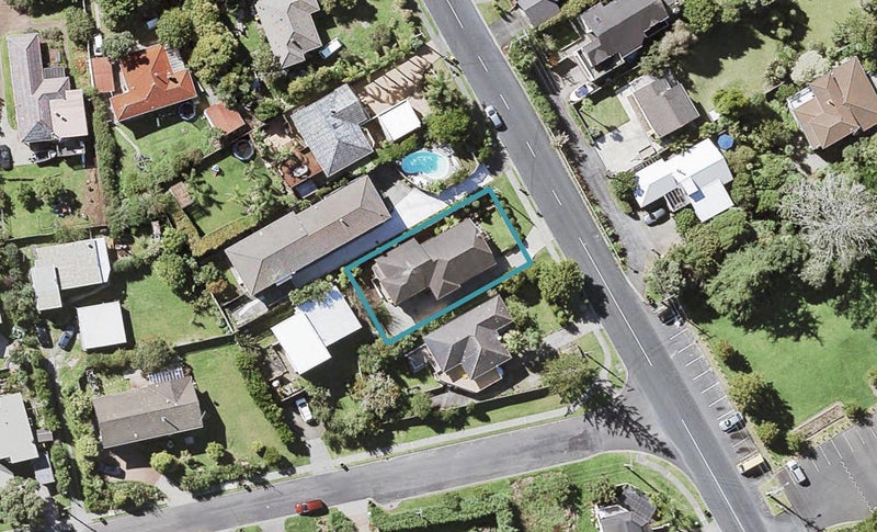 44 Lyons Avenue, Murrays Bay, Auckland - Carousel 1