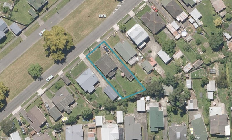 8 Burton Avenue, Whanganui East, Whanganui - Carousel 1