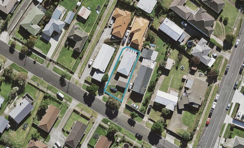 7 Putini Road, Mangere Bridge, Auckland - Carousel 1