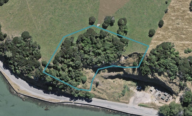 6135 Christchurch Akaroa Road, Duvauchelle - Carousel 1