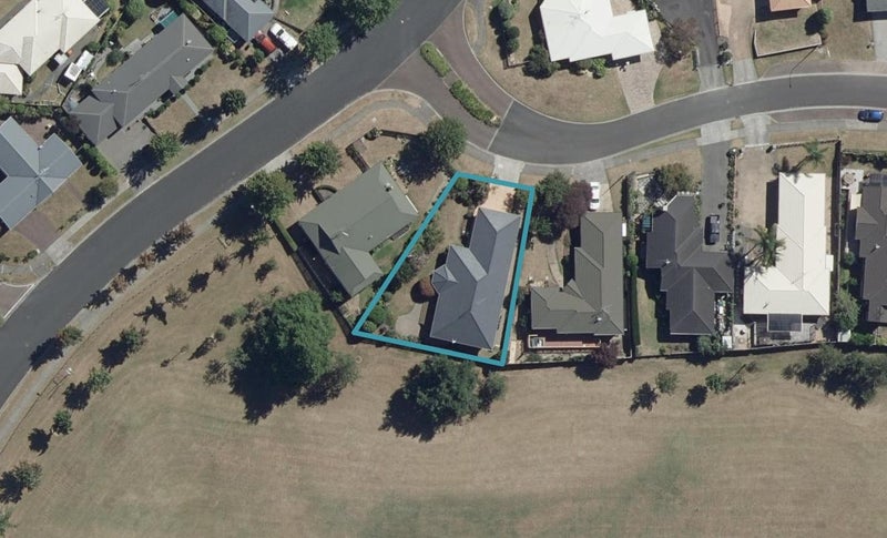 4 Parkview Avenue, Western Heights, Hamilton - Carousel 1