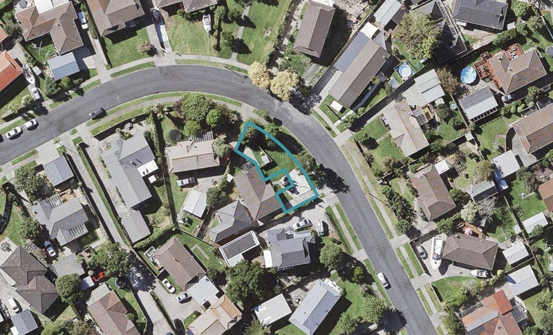 28B Darren Crescent, Half Moon Bay, Auckland - Carousel 1