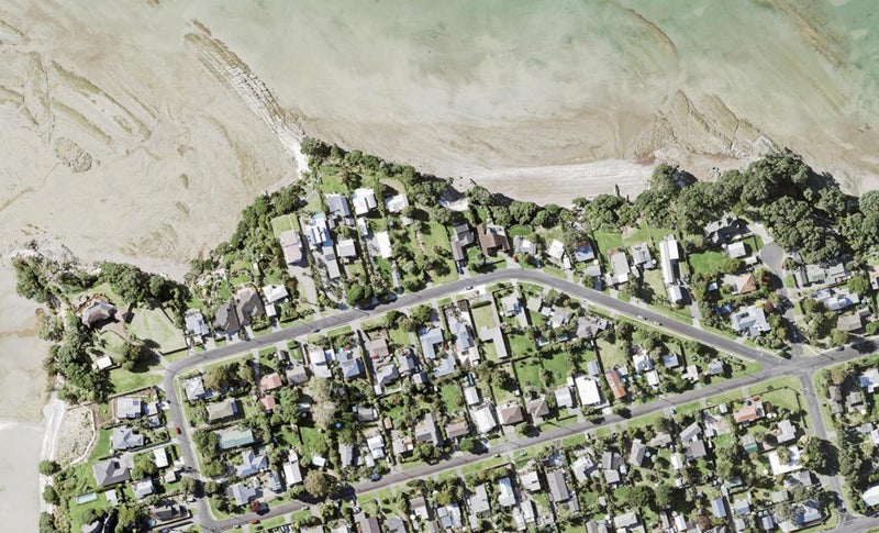 17 Hawke Crescent, Beachlands, Auckland - Carousel 1
