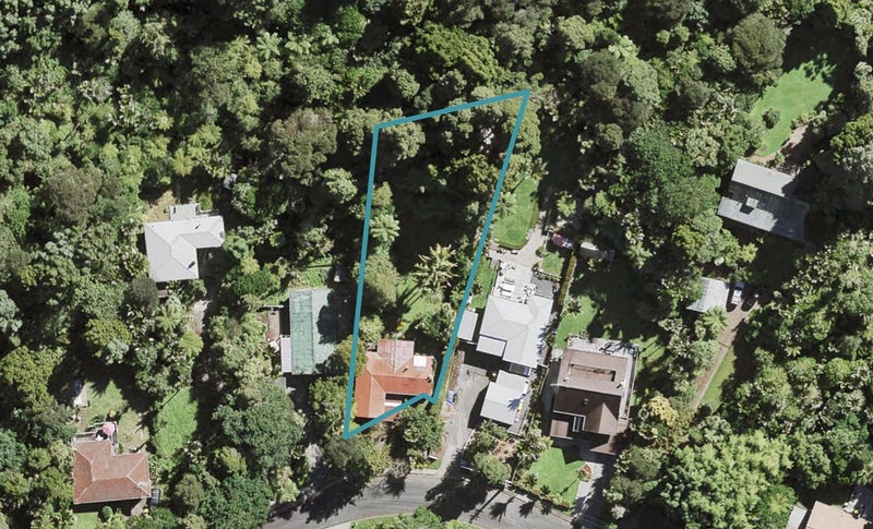 10 Ngaio Road, Titirangi, Auckland - Carousel 1