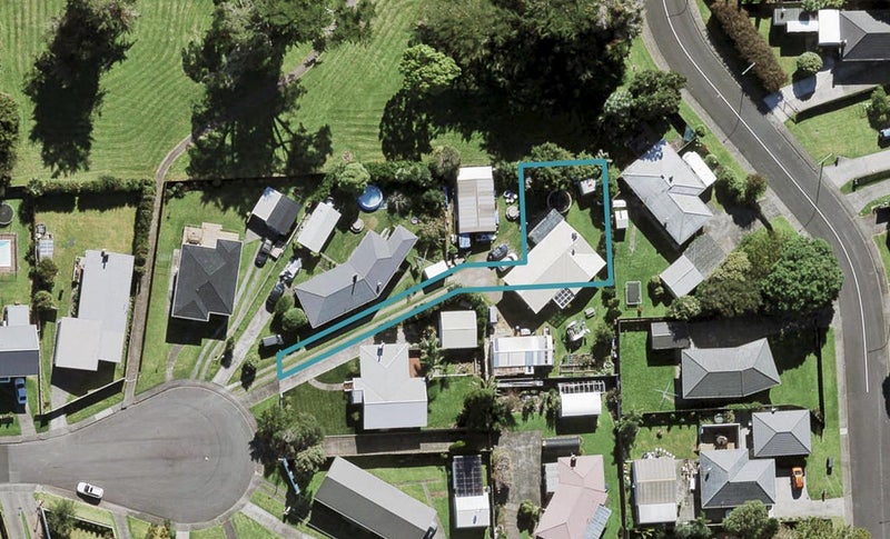 24E Clinton Avenue, Te Atatu Peninsula, Auckland - Carousel 1