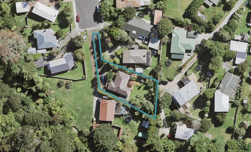 16 Willowbrook Place, Titirangi, Auckland - Carousel 1