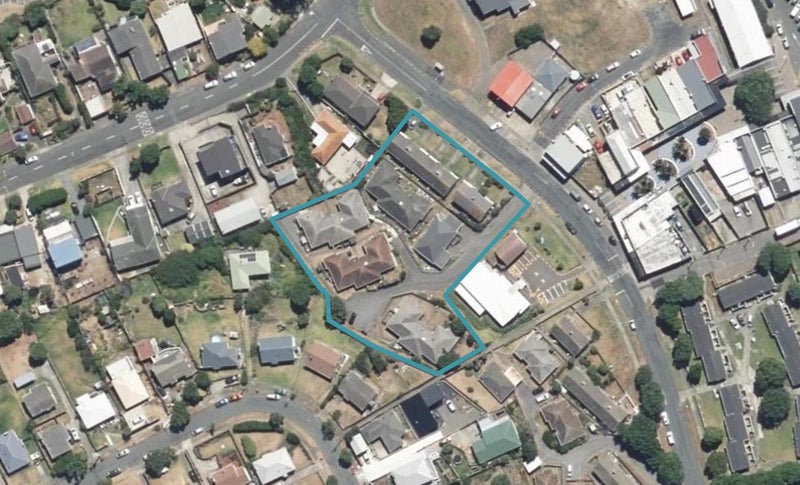 1 Te Pene Avenue, TITAHI BAY, PORIRUA - Carousel 1