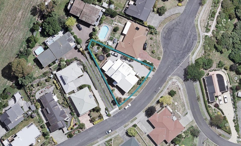 70 Churchill Drive, Taradale, Napier - Carousel 1
