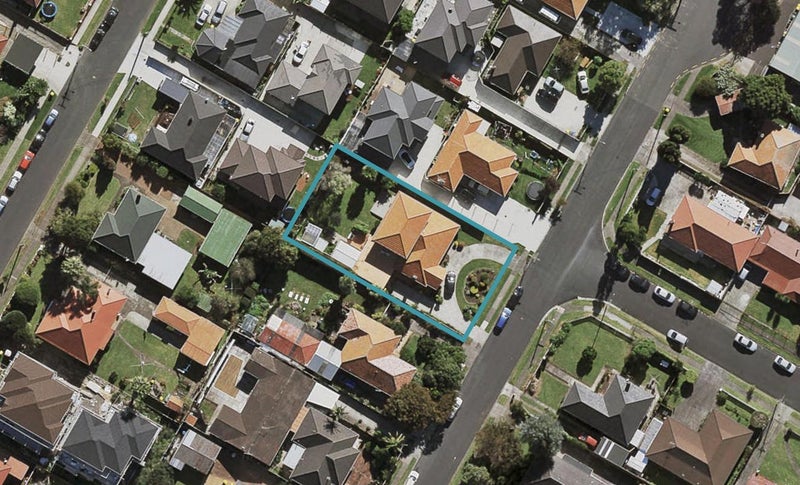 8 Carlie Street, Papatoetoe, Auckland - Carousel 1
