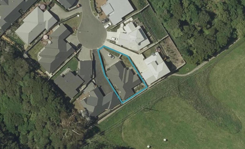 9 Tower Place, Fitzherbert, Palmerston North - Carousel 1