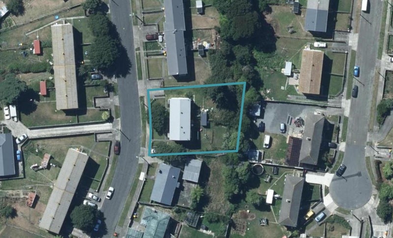 29 Leicester Street, Cannons Creek, Porirua - Carousel 1