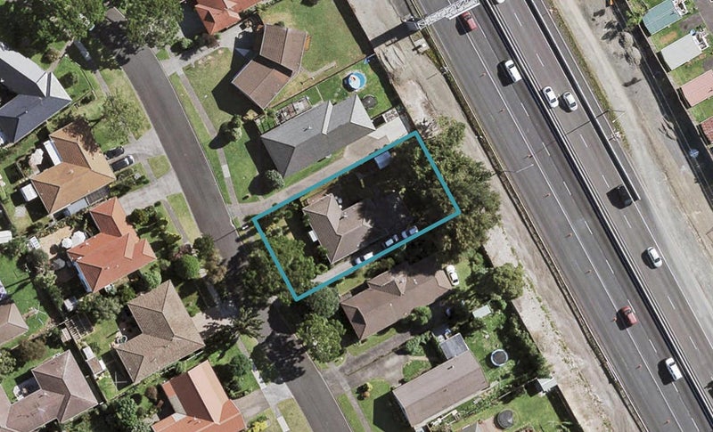 18 Gardone Terrace, Conifer Grove, Takanini - Carousel 1