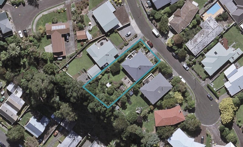 6 Onslow Place, Merrilands, New Plymouth - Carousel 1