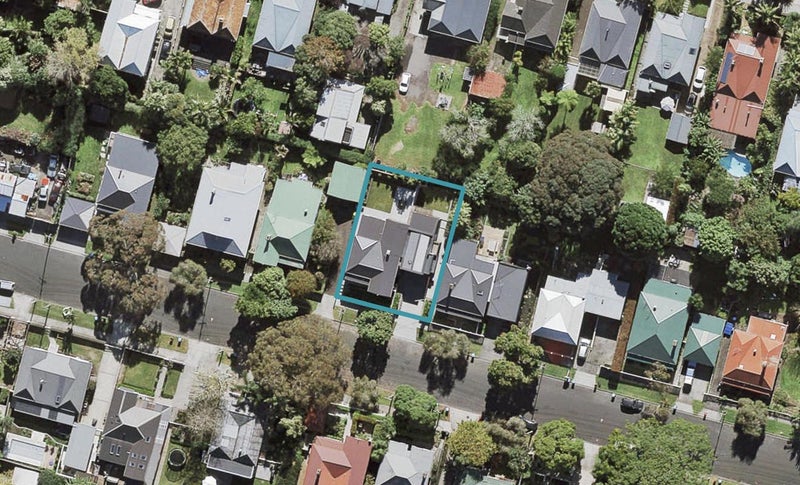 8 Royal Terrace, Sandringham, Auckland - Carousel 1