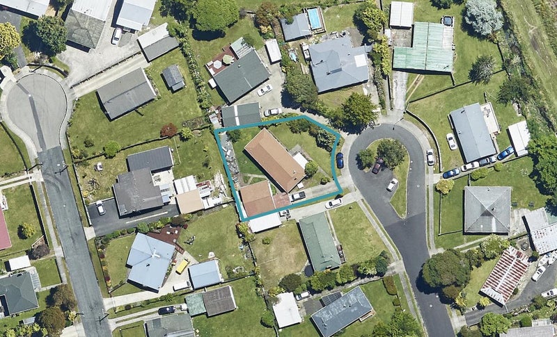 10 Luke Place, Fairy Springs, Rotorua - Carousel 1