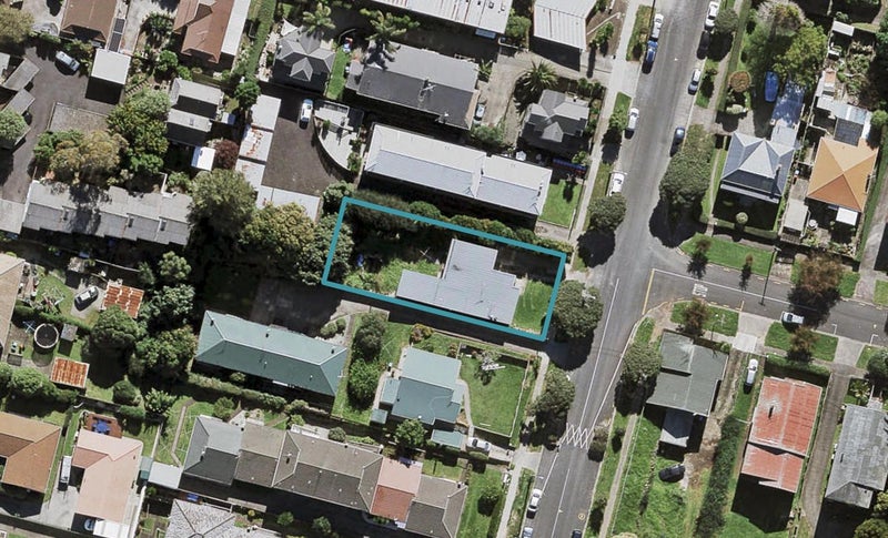 13 Kingsway Avenue, Sandringham, Auckland - Carousel 1