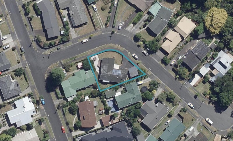 4 Carlson Crescent, Silverdale, Hamilton - Carousel 1