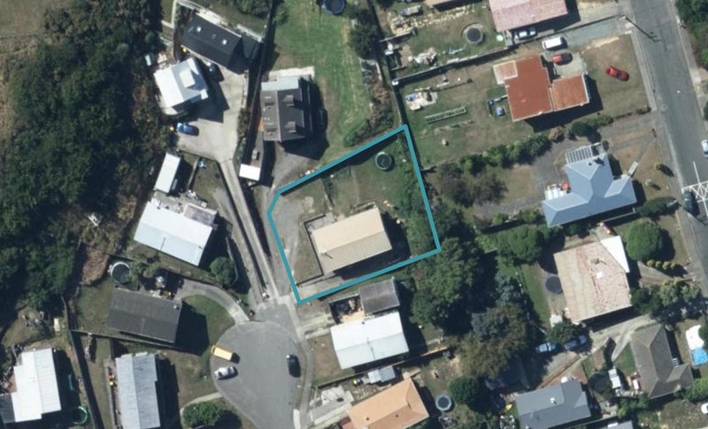 8 Akeake Grove, Takapuwahia, Porirua - Carousel 1
