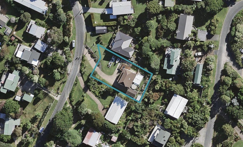 16 Kiwi Street, Oneroa, Waiheke Island - Carousel 1