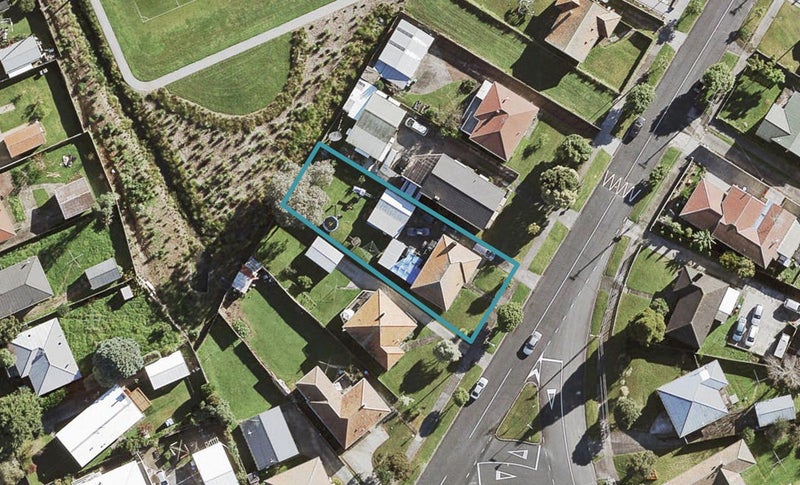 43 Valonia Street, New Windsor, Auckland - Carousel 1