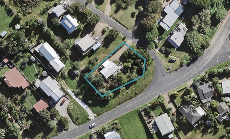 37 Hamilton Road, Surfdale, Waiheke Island - Carousel 1